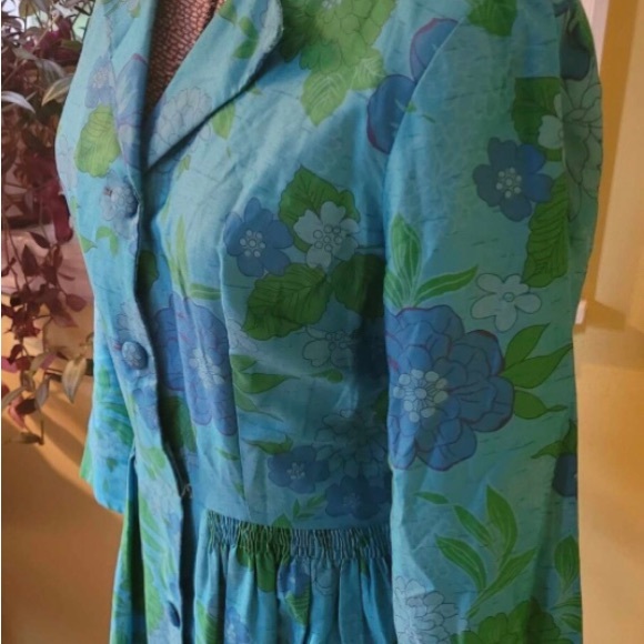 Vintage
1950 Handmade Cotton day dress vibrant blue floral,button front US8 - Picture 4 of 4